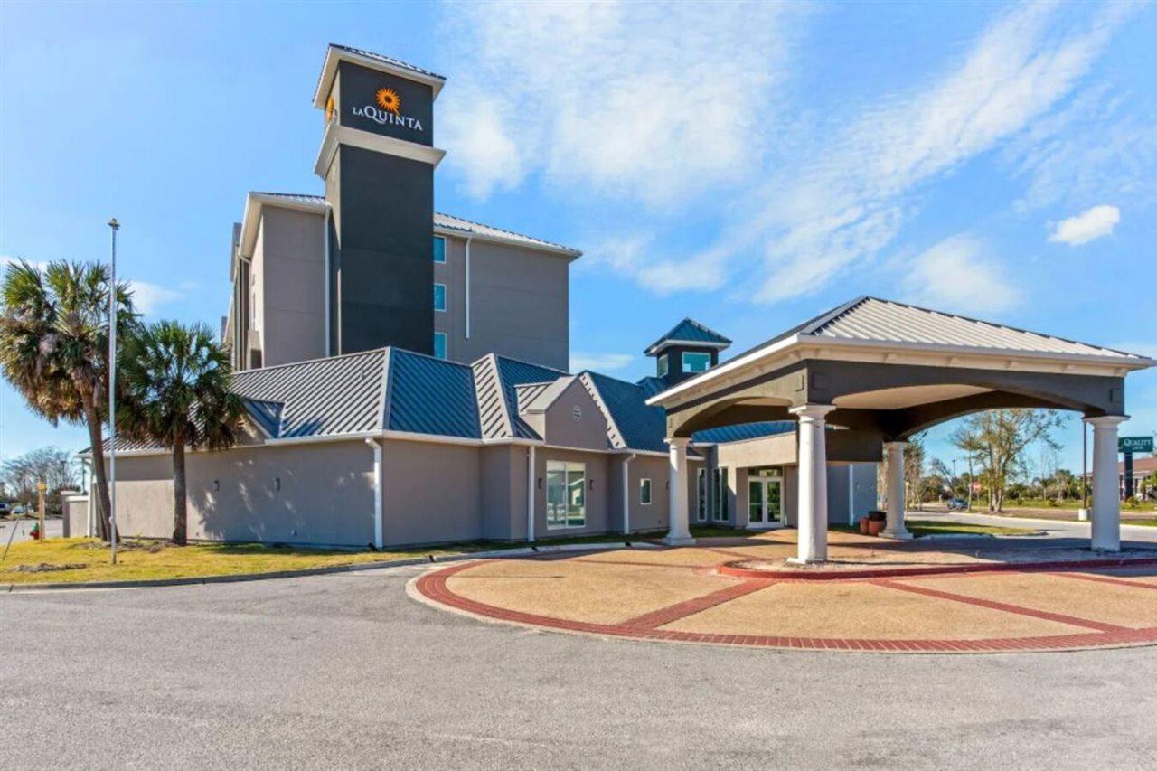 La Quinta Inn & Suites By Wyndham Panama City Exterior photo