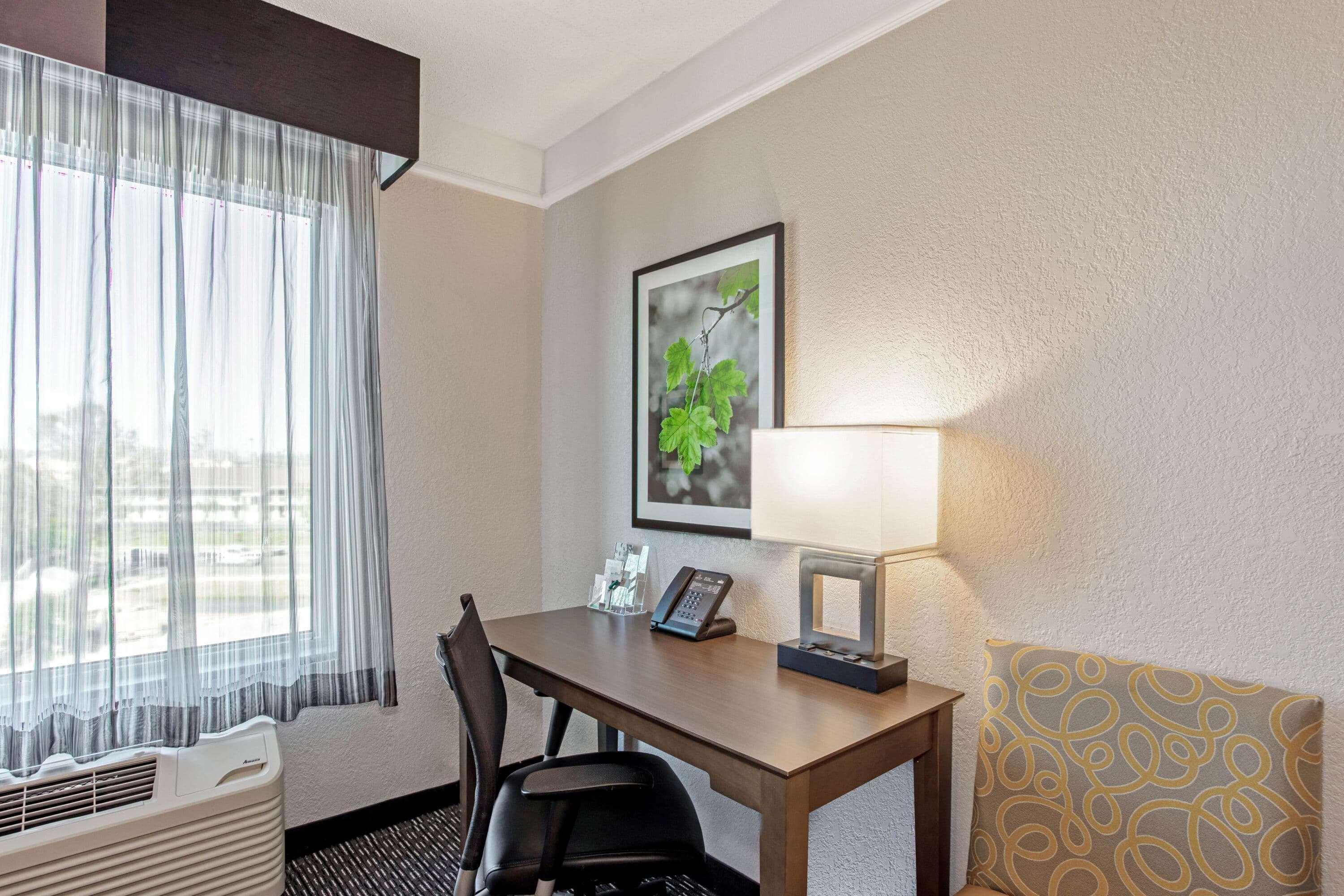 La Quinta Inn & Suites By Wyndham Panama City Exterior photo