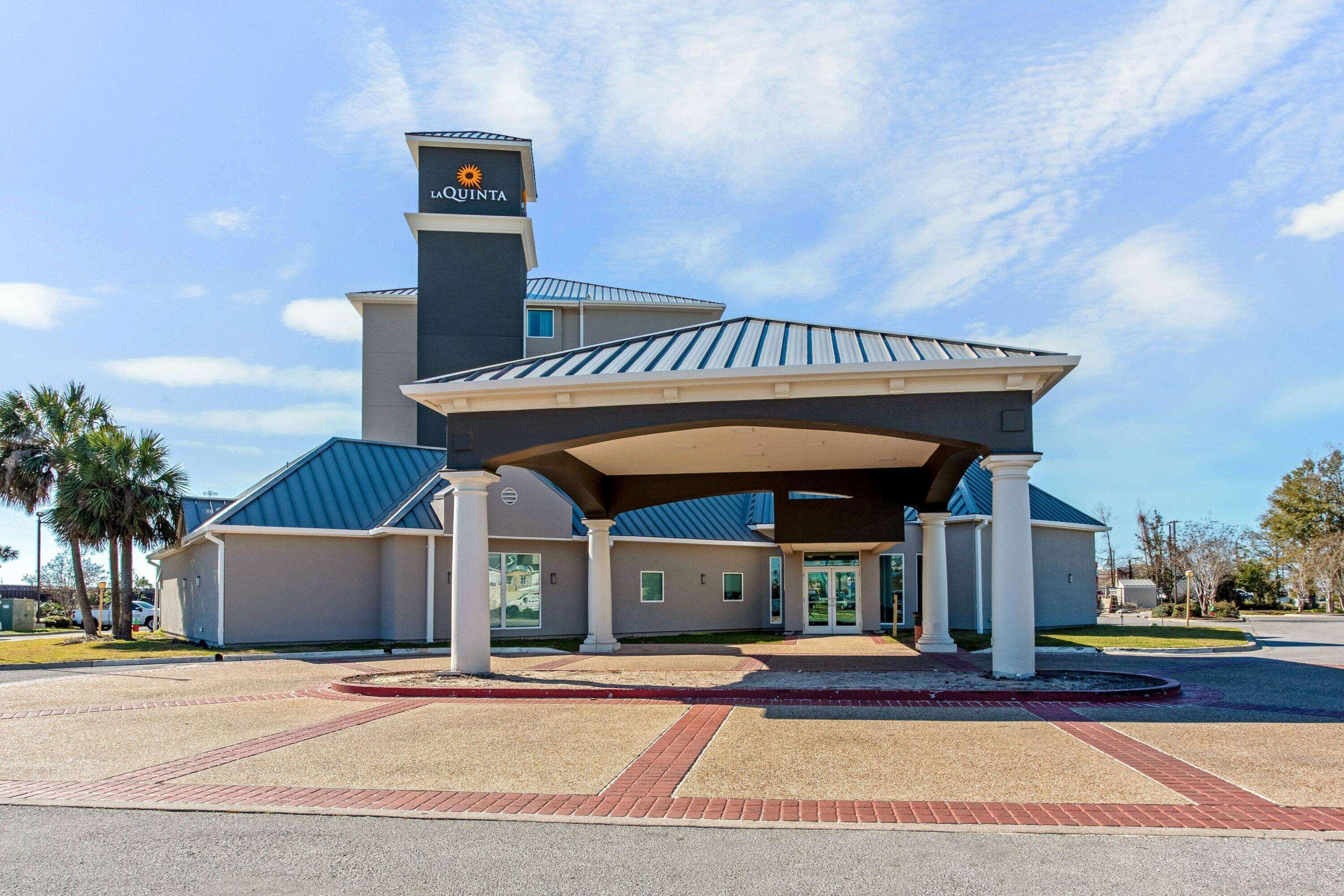 La Quinta Inn & Suites By Wyndham Panama City Exterior photo