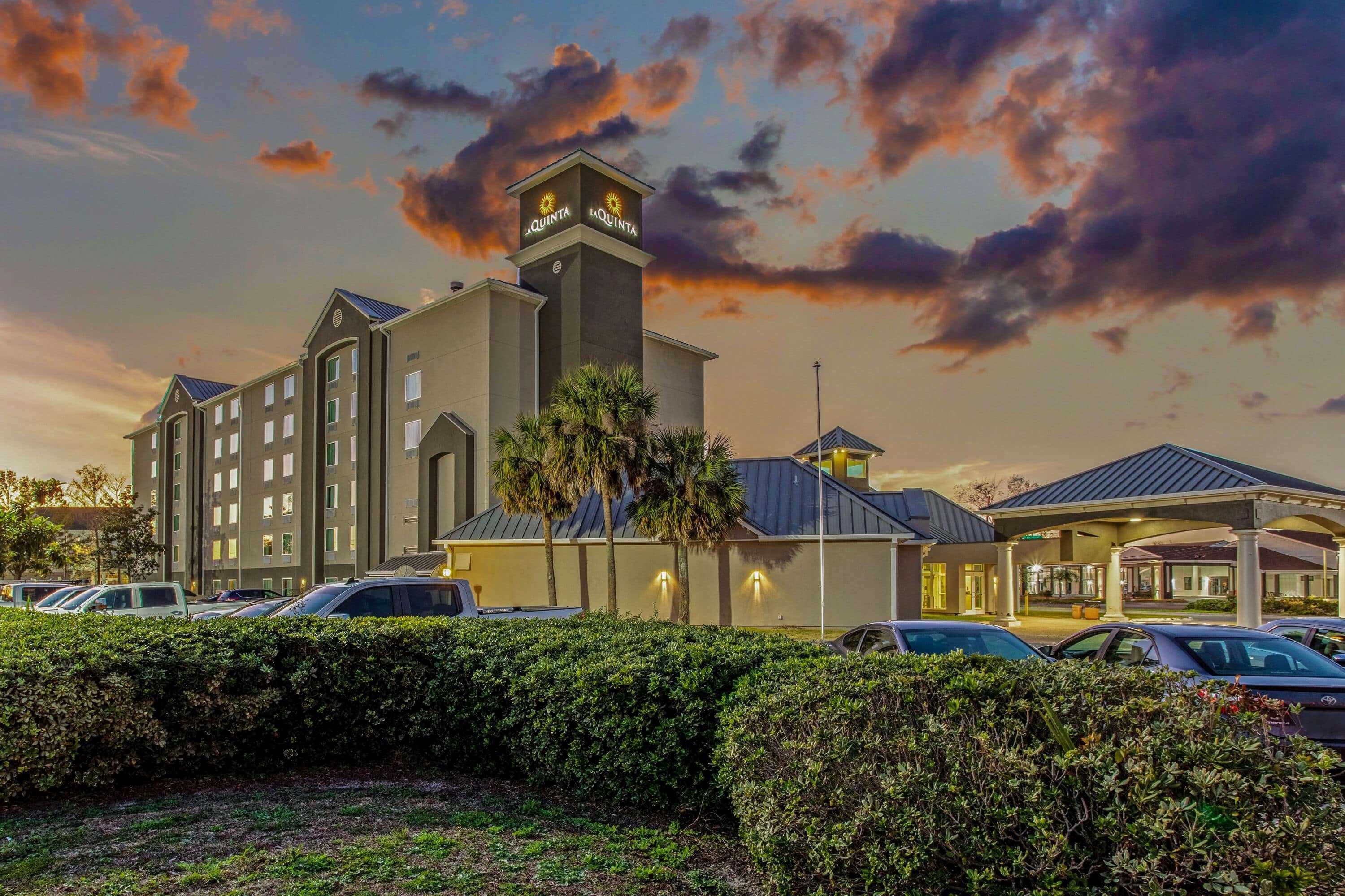 La Quinta Inn & Suites By Wyndham Panama City Exterior photo
