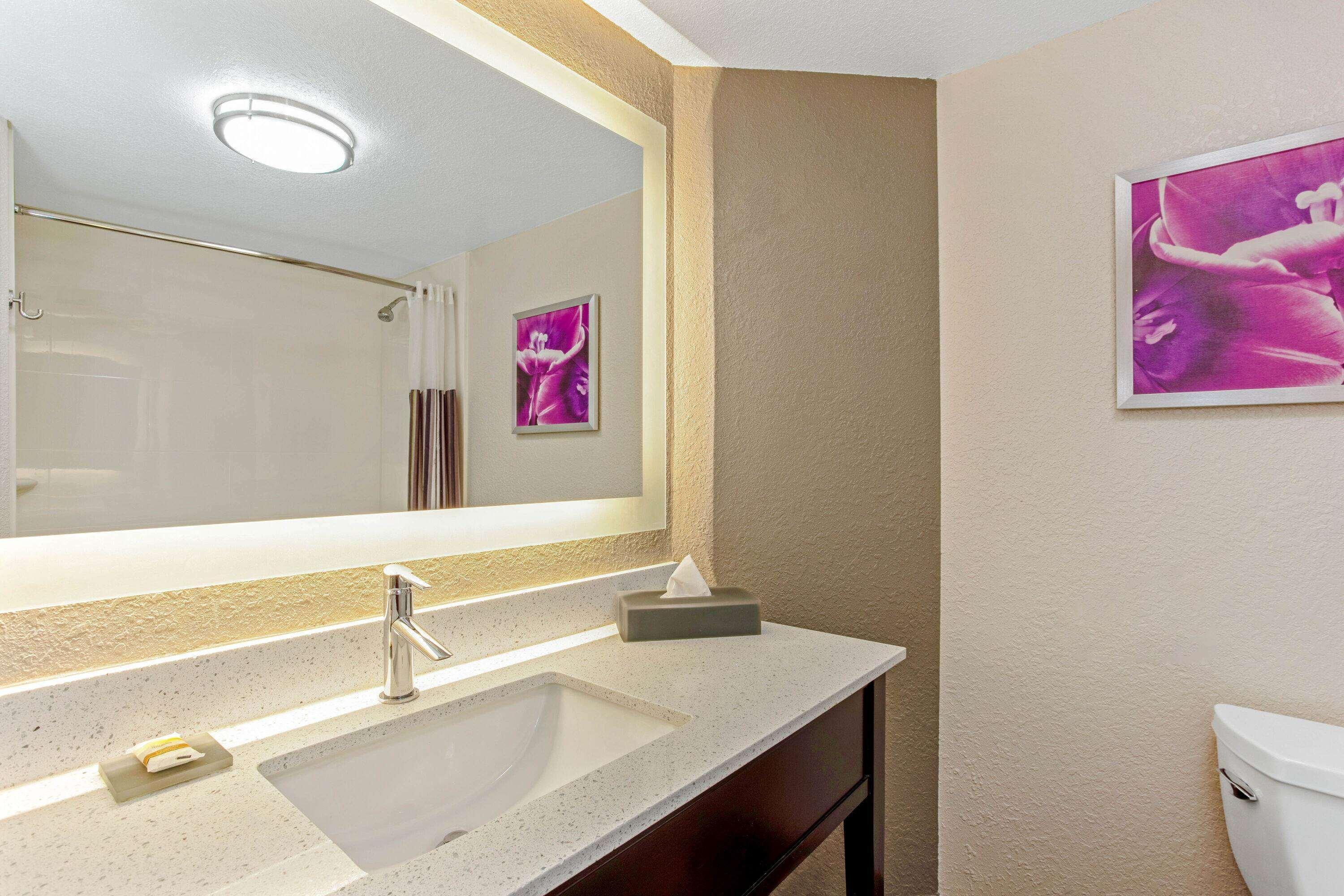 La Quinta Inn & Suites By Wyndham Panama City Exterior photo