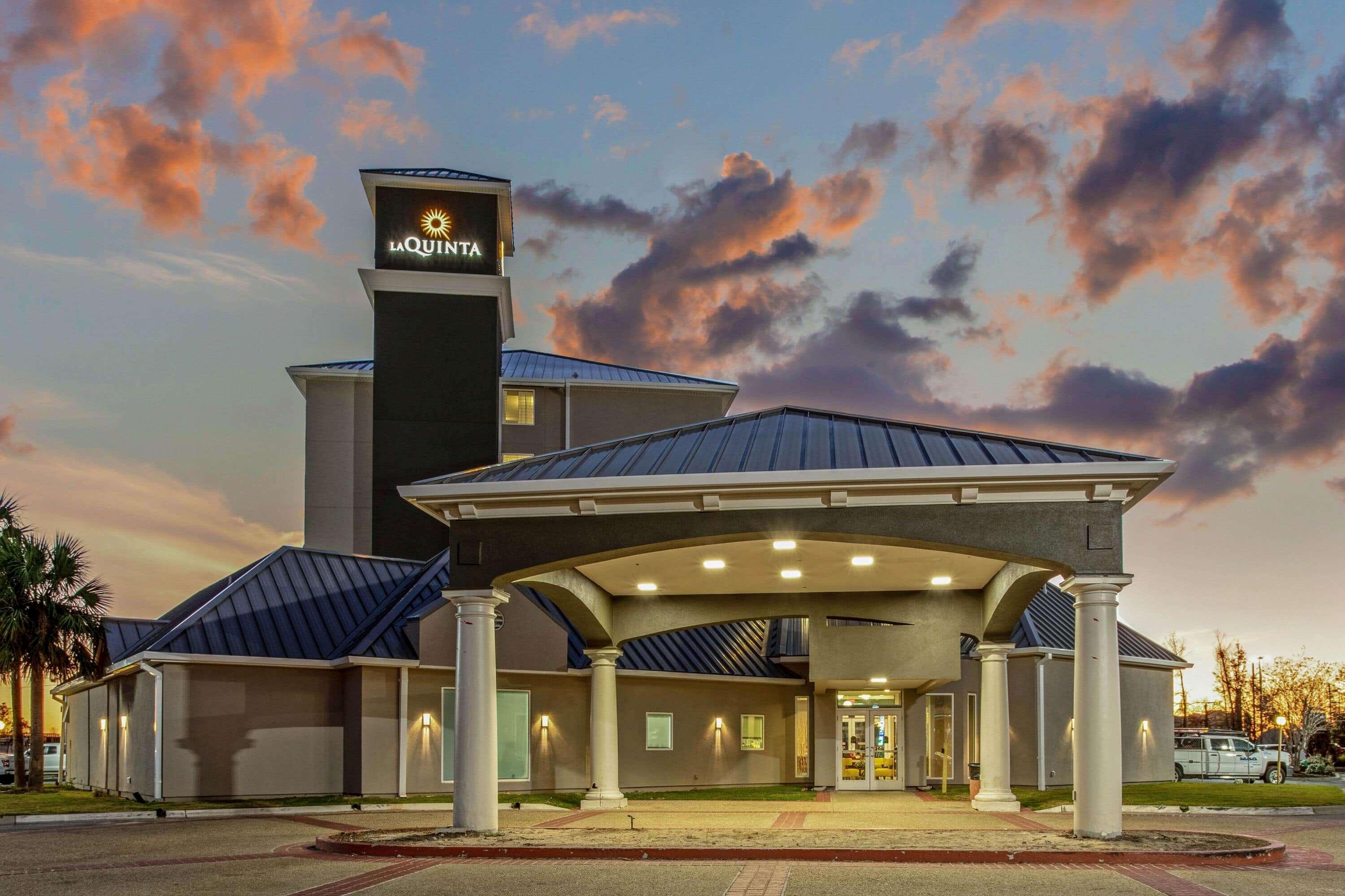 La Quinta Inn & Suites By Wyndham Panama City Exterior photo