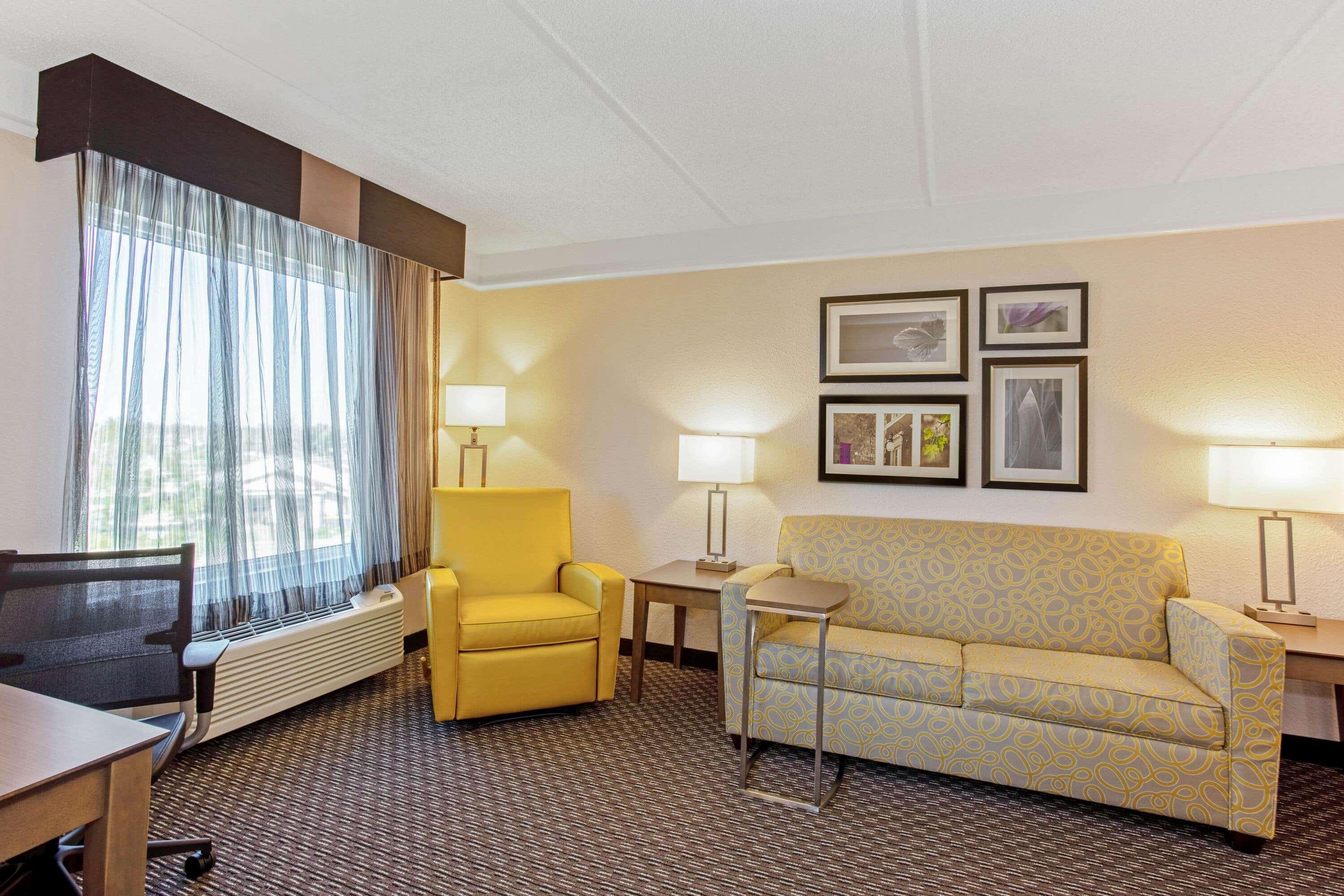 La Quinta Inn & Suites By Wyndham Panama City Exterior photo