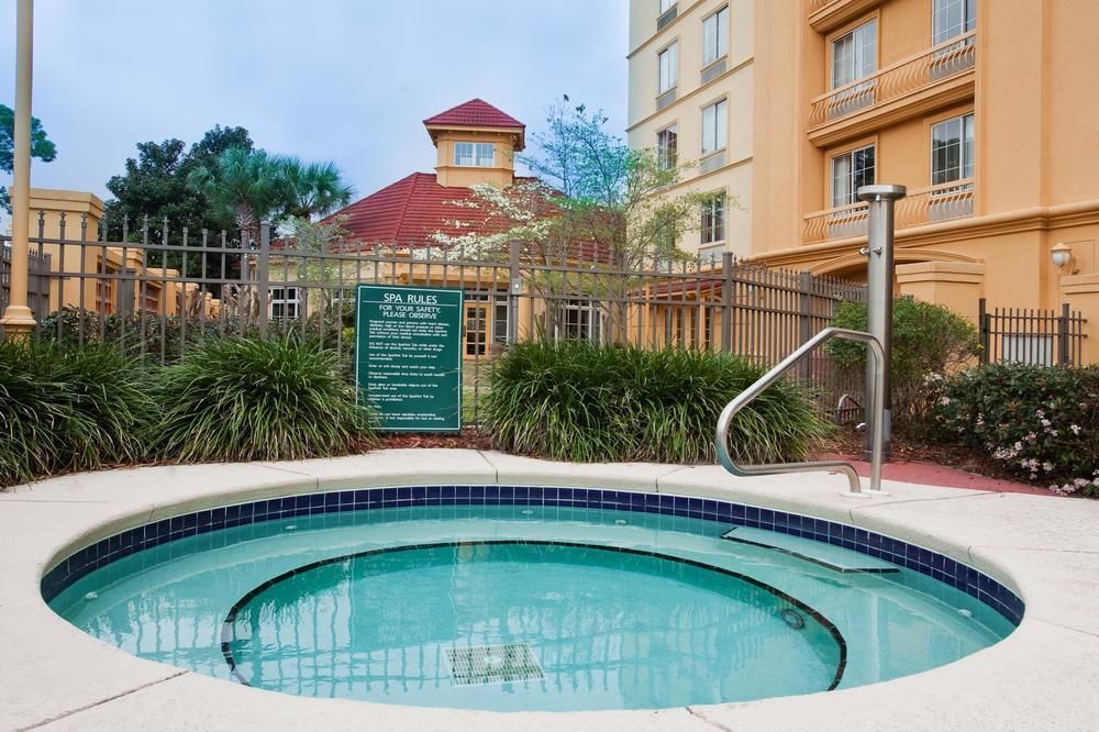 La Quinta Inn & Suites By Wyndham Panama City Exterior photo