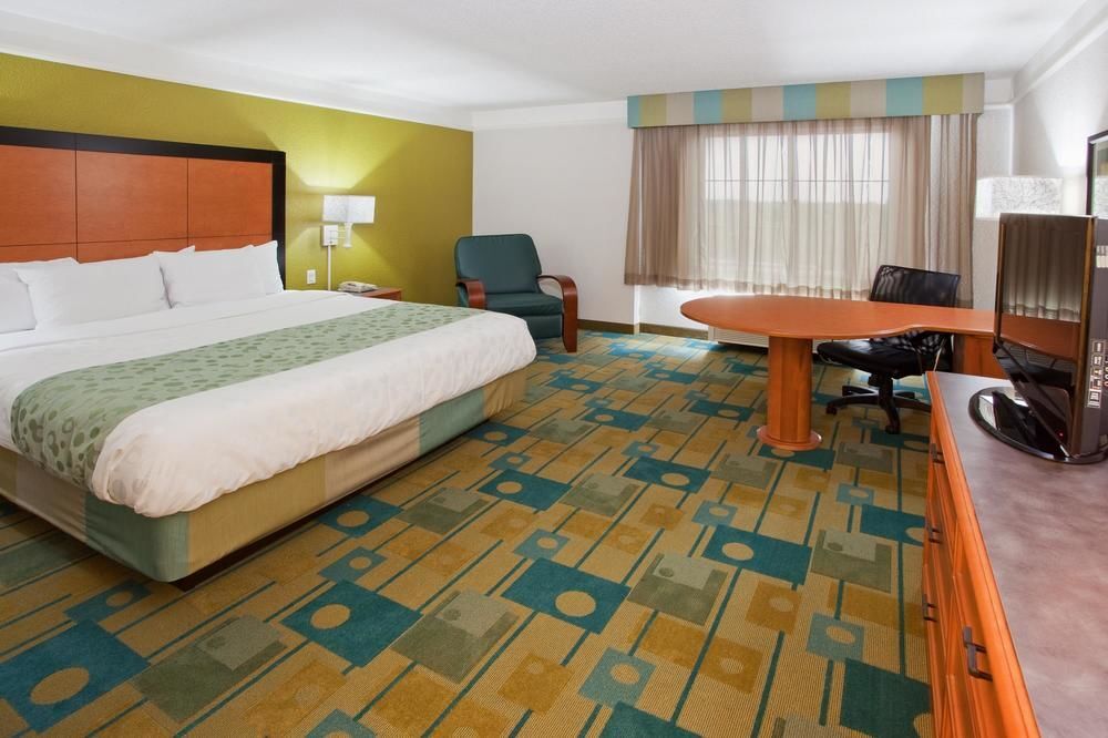 La Quinta Inn & Suites By Wyndham Panama City Exterior photo