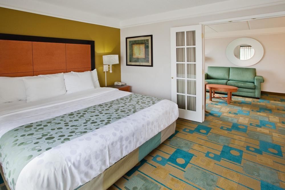 La Quinta Inn & Suites By Wyndham Panama City Exterior photo